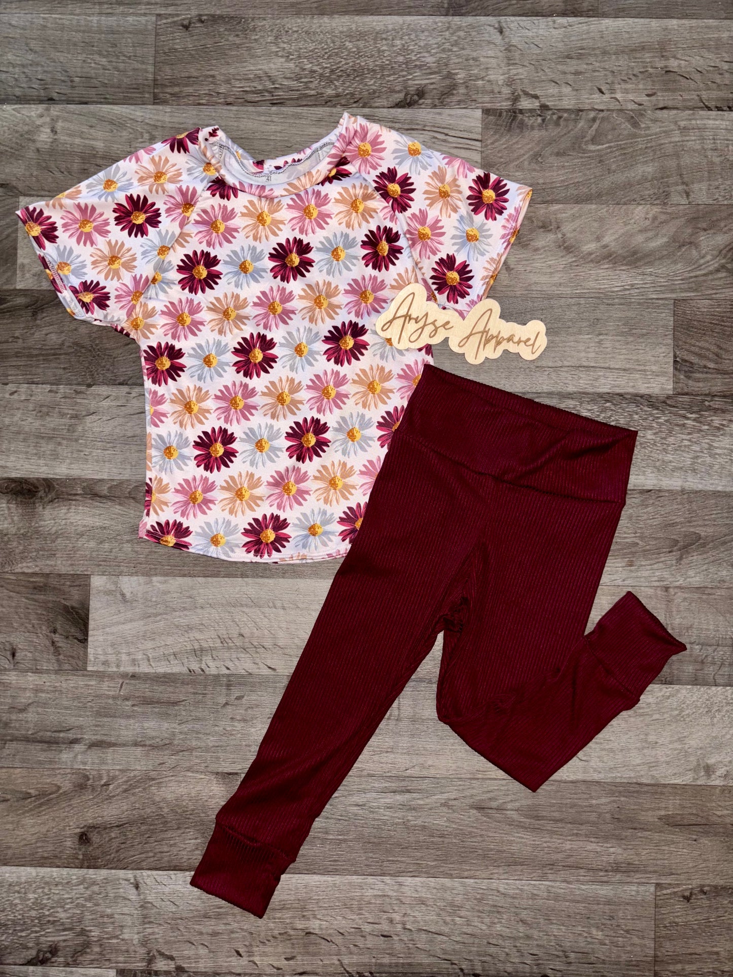 4T retro shirt and leggings